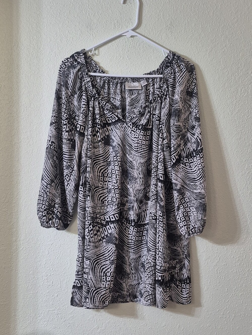 Avenue Black & White Printed Peasant Tunic